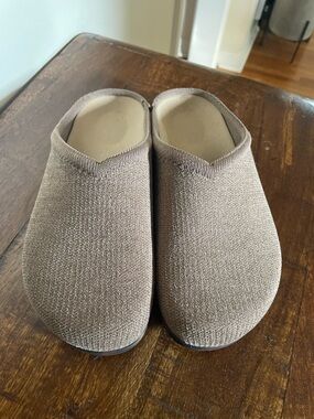 Rothy’s The Casual Knit Clogs Camel